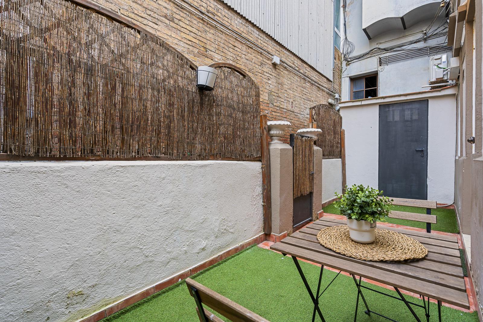 living - Piso de 38m² con 10m² terraza en venta en Poblenou - gallery thumbnail - 2