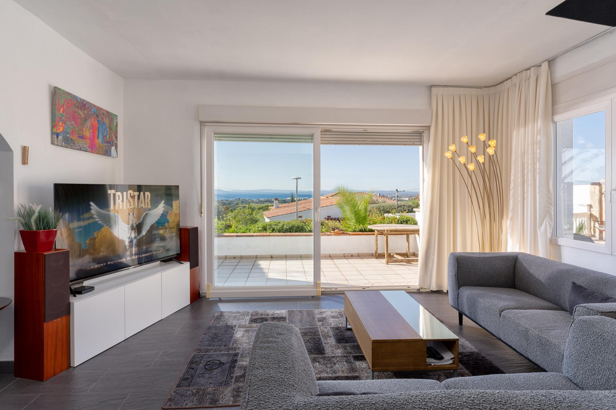 living - Casa / villa de 290m² con 57m² terraza en venta en Bahía de Rosas - gallery thumbnail - 4