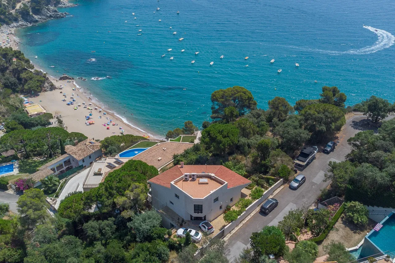 living - 392m² house / villa for sale in Tossa de Mar, Costa Brava - gallery - 8