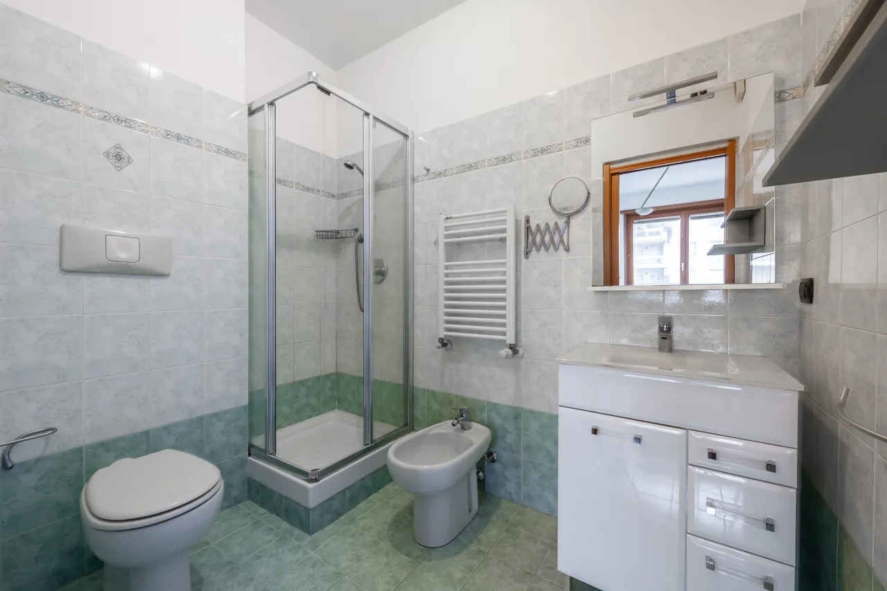 living - Two-room flat for sale via Spadolini 9A Milan - gallery - 9