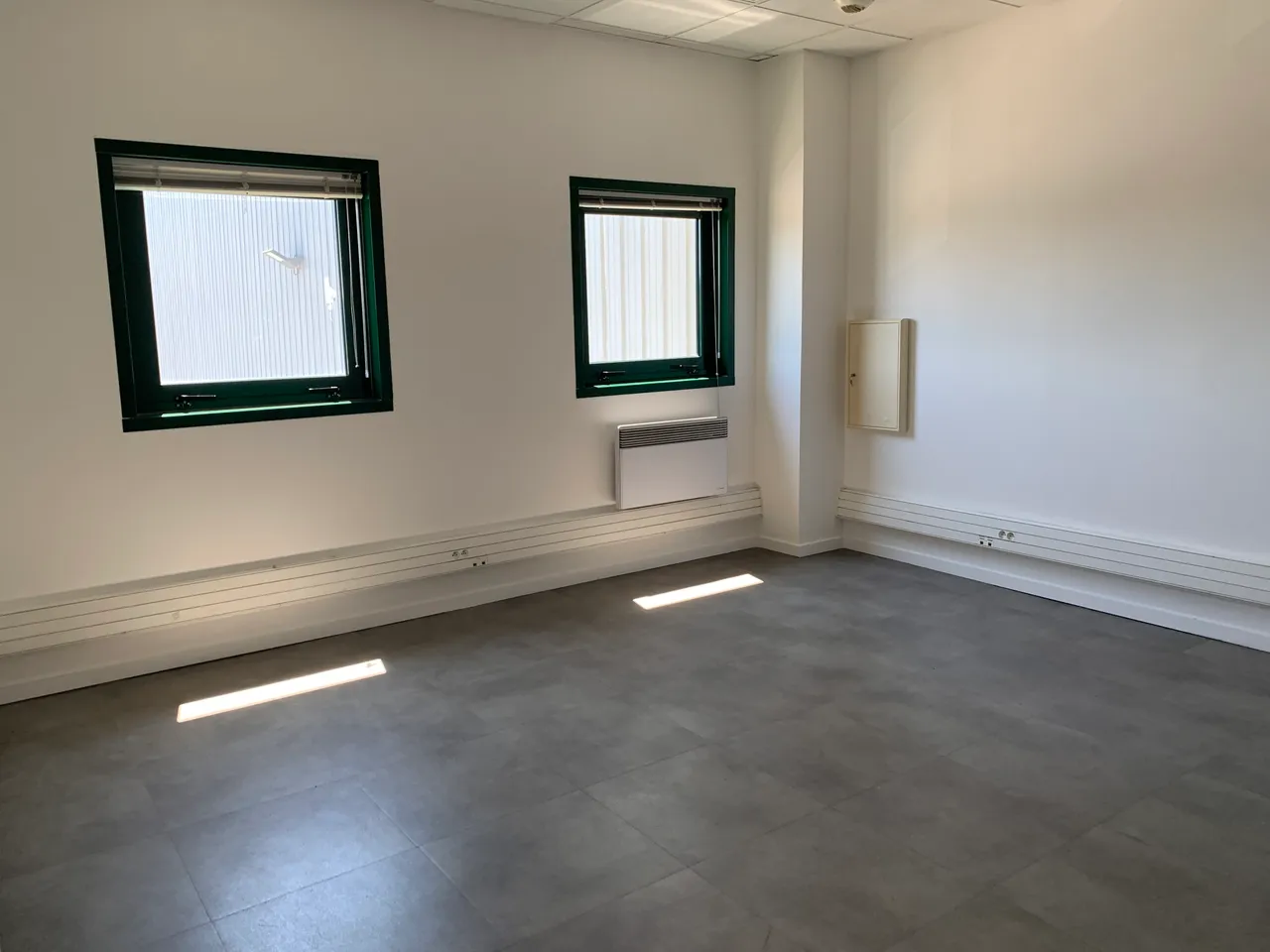 logistics - Logistics Warehouse For Rent - gallery - 7
