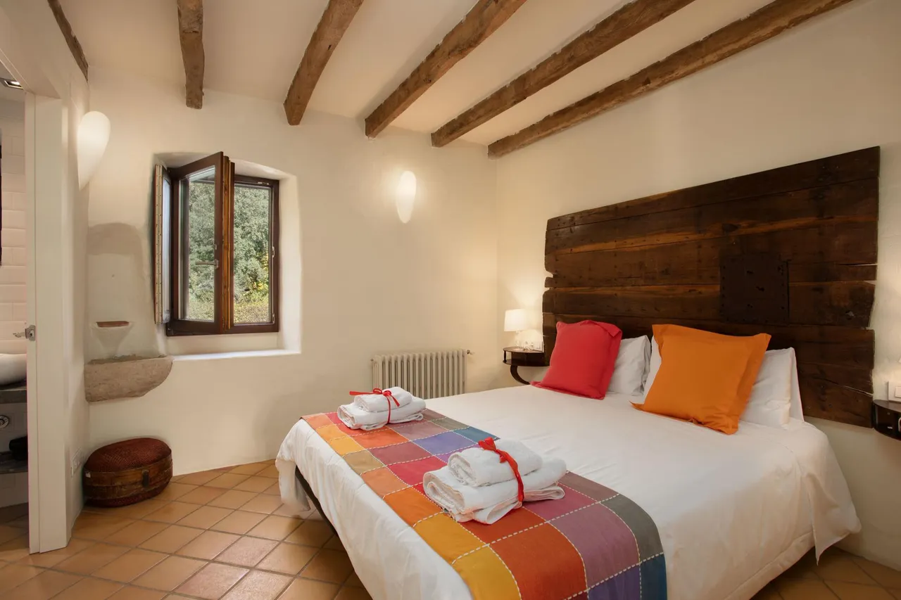 living - 607m² country house for sale in La Garrotxa, Girona - gallery - 9