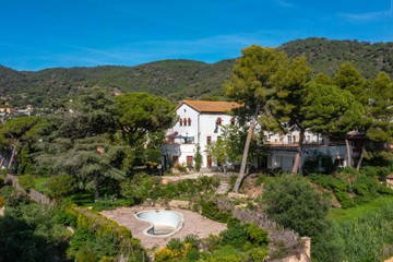 living - Casa / villa de 731m² en venta en Premià de Dalt, Barcelona - featured