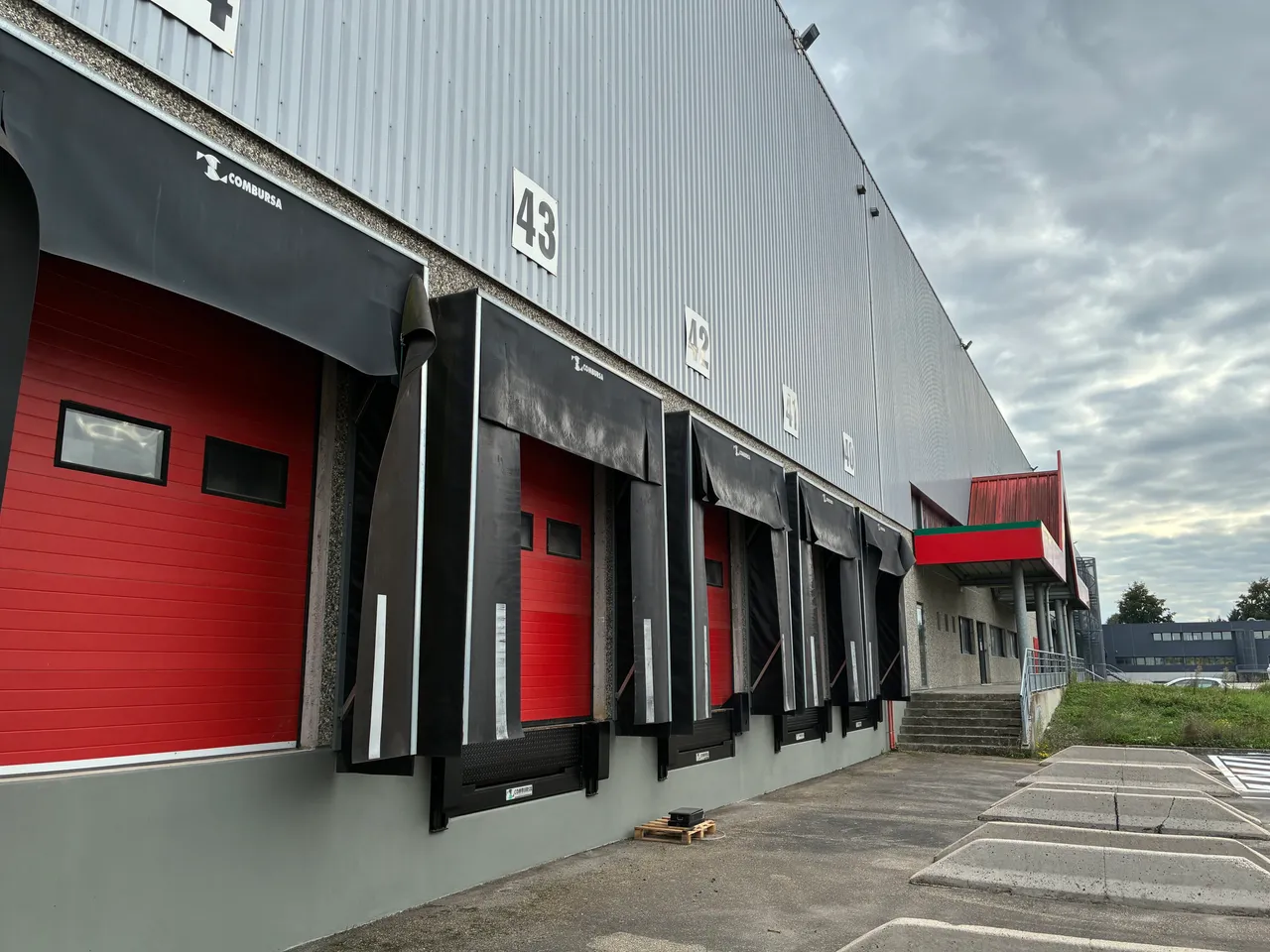 logistics - Entrepôt Logistique À Louer - gallery - 9