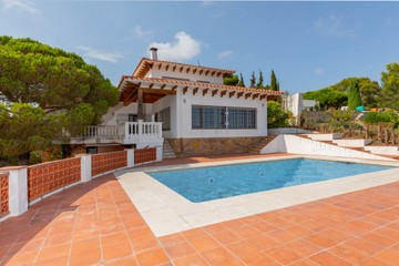 living - Casa / villa de 466m² en venta en Tamariu, Costa Brava - featured