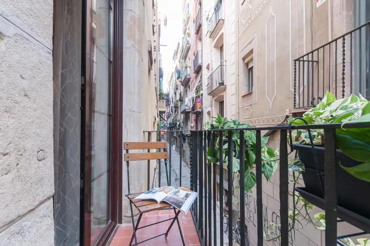 living - Piso de 77m² en venta en El Born, Barcelona - featured