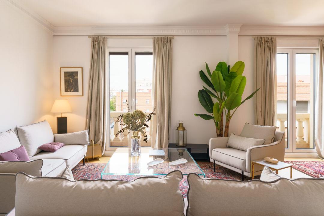 living - 140m² apartment for rent in Almagro, Madrid - featured