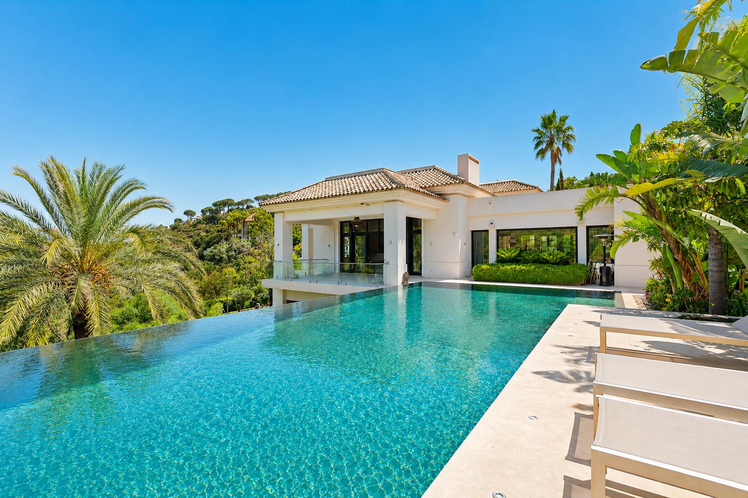 living - 1,691m² house / villa with 179m² terrace for sale in La Zagaleta - gallery thumbnail - 3