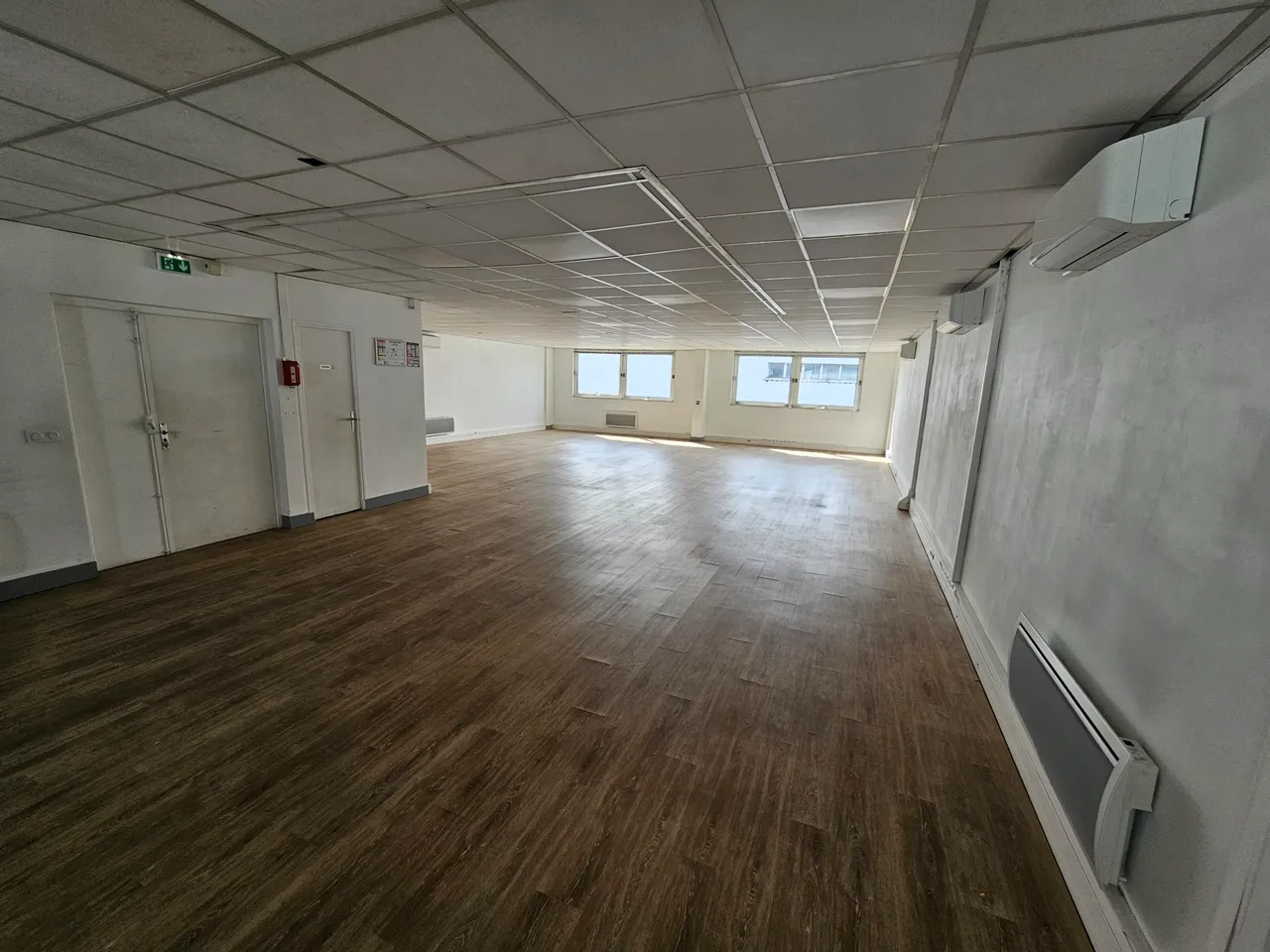 logistics - Mixed Light Industrial Premises / Offices For Rent - gallery - 8