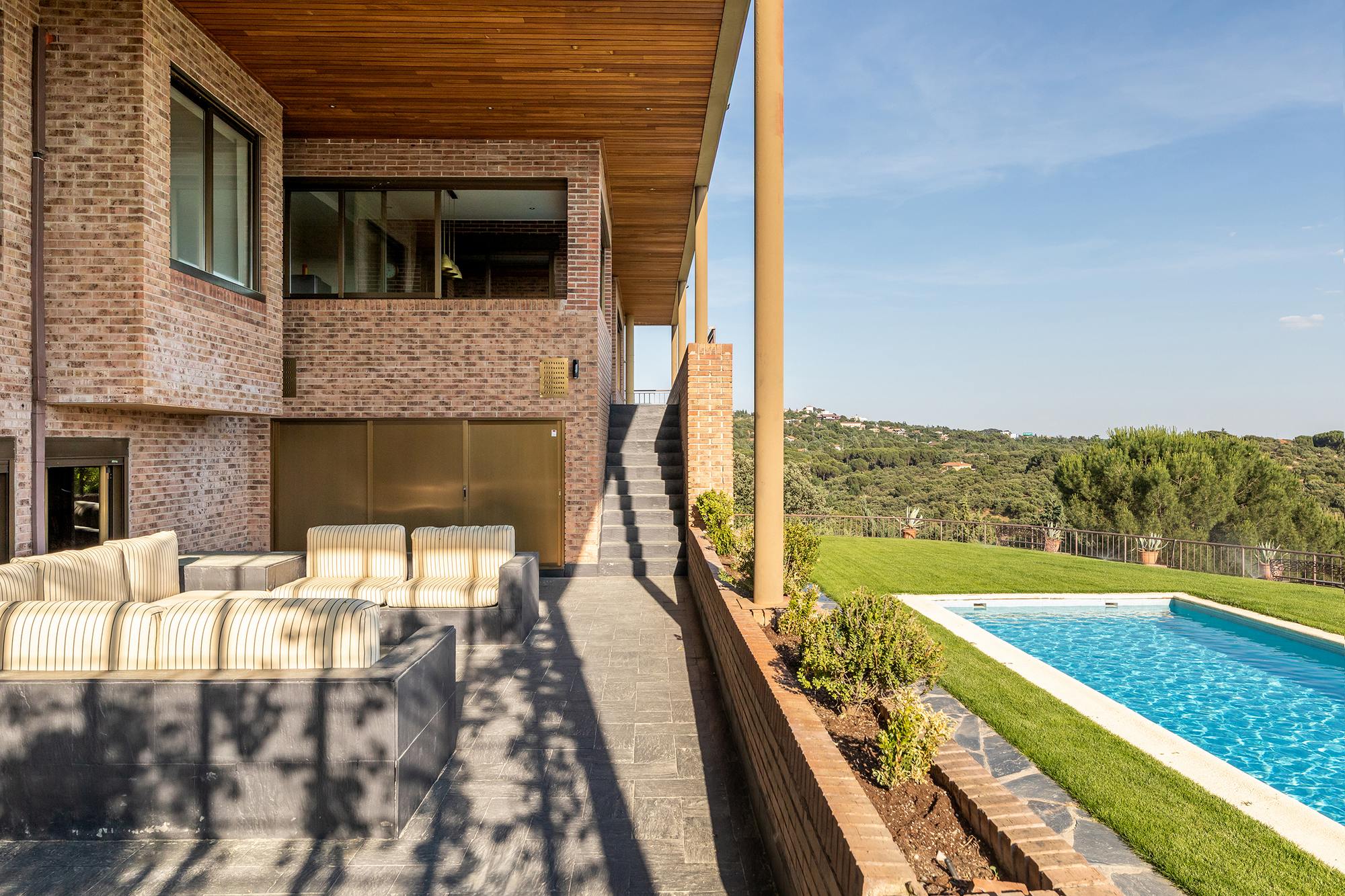living - 897m² house / villa for sale in Torrelodones, Madrid - gallery thumbnail - 9
