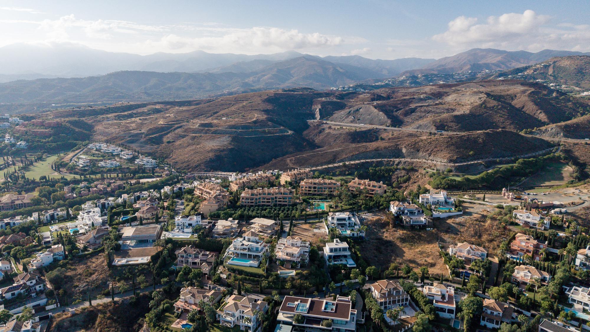 living - Parcela de 119,512m² en venta en Benahavís, Costa del Sol - gallery thumbnail - 7