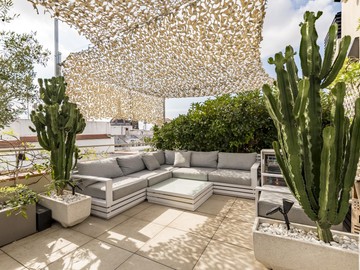 living - 78m² penthouse with 40m² terrace for sale in Gótico - featured