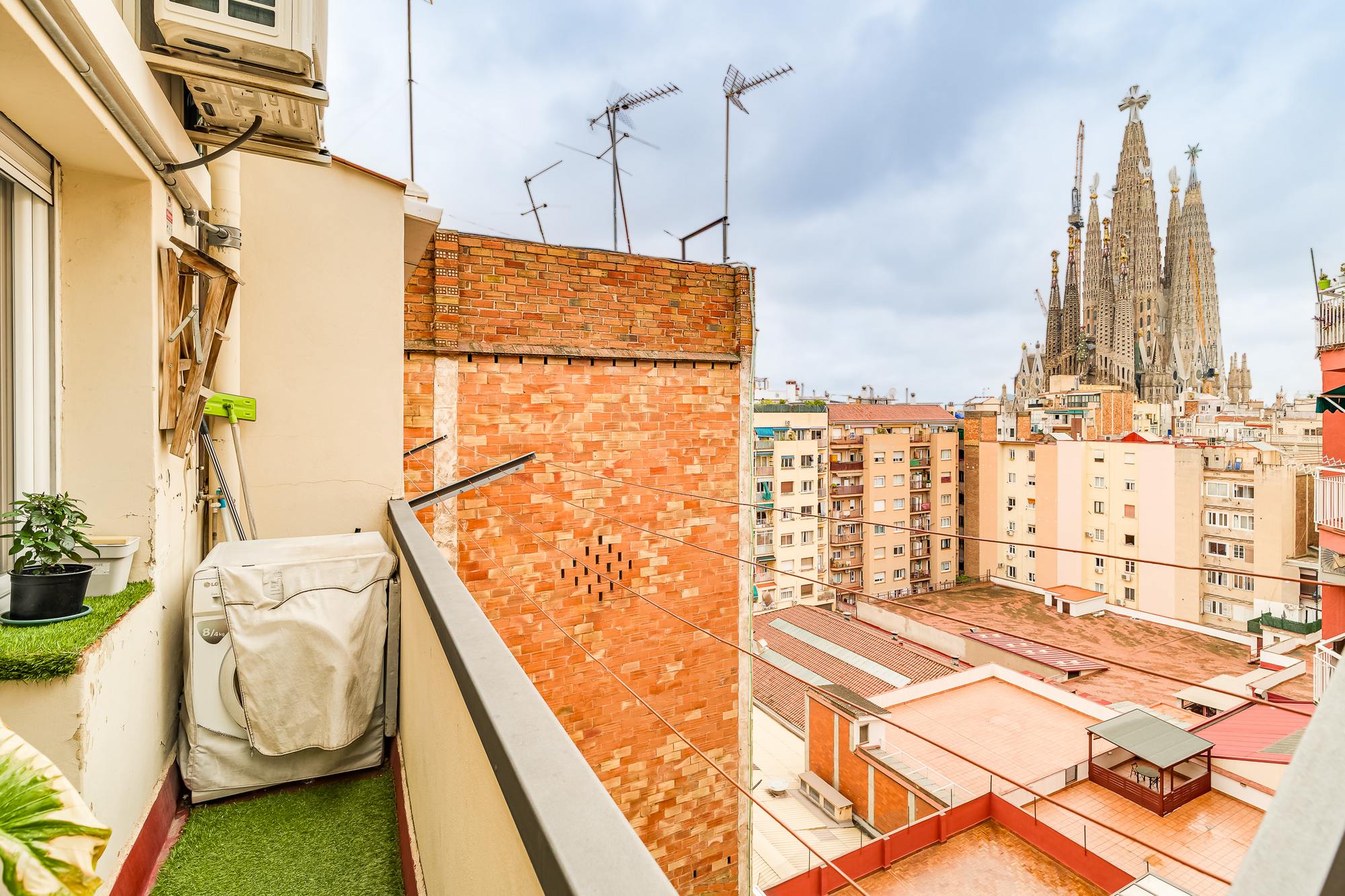 living - Ático de 90m² en venta en Eixample Derecho, Barcelona - gallery thumbnail - 5