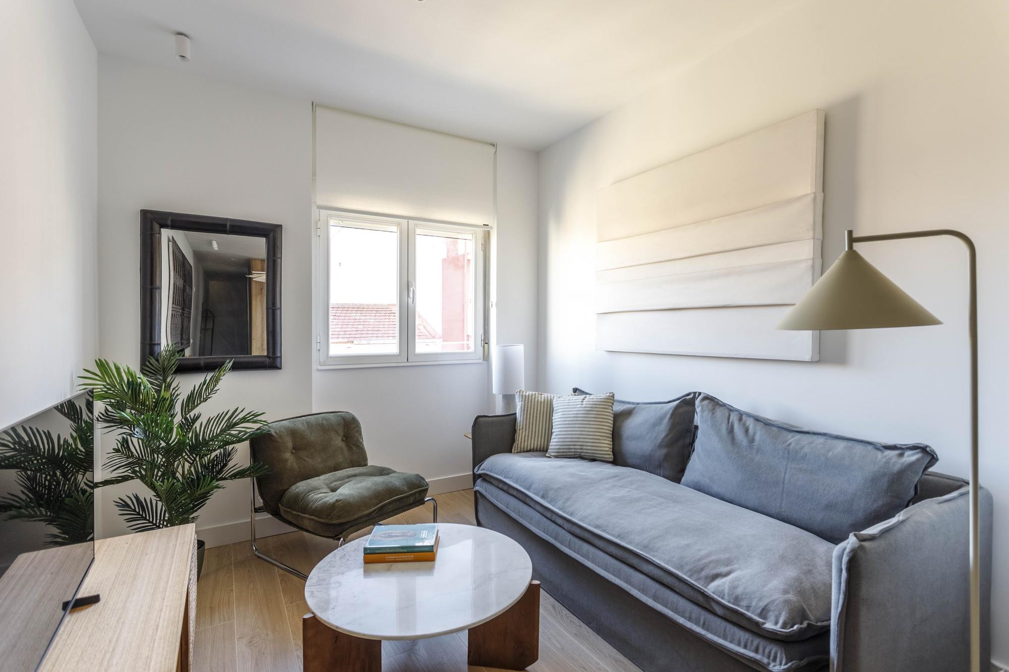 living - 70m² apartment for rent in Arapiles, Madrid - gallery thumbnail - 2