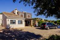 living - 208m² house / villa with 2,000m² garden for sale in Estepona City - gallery thumbnail - 9