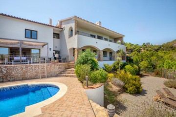 living - Casa / villa de 415m² en venta en Aiguablava, Costa Brava - featured