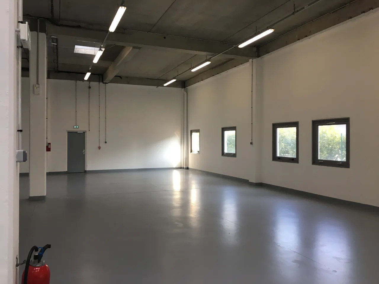 logistics - Local d’activités À Louer - gallery - 2