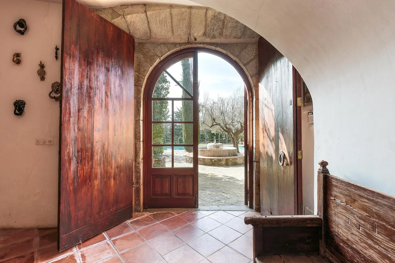 living - 1,070 m² country house for sale in Girona, Girona - gallery - 8