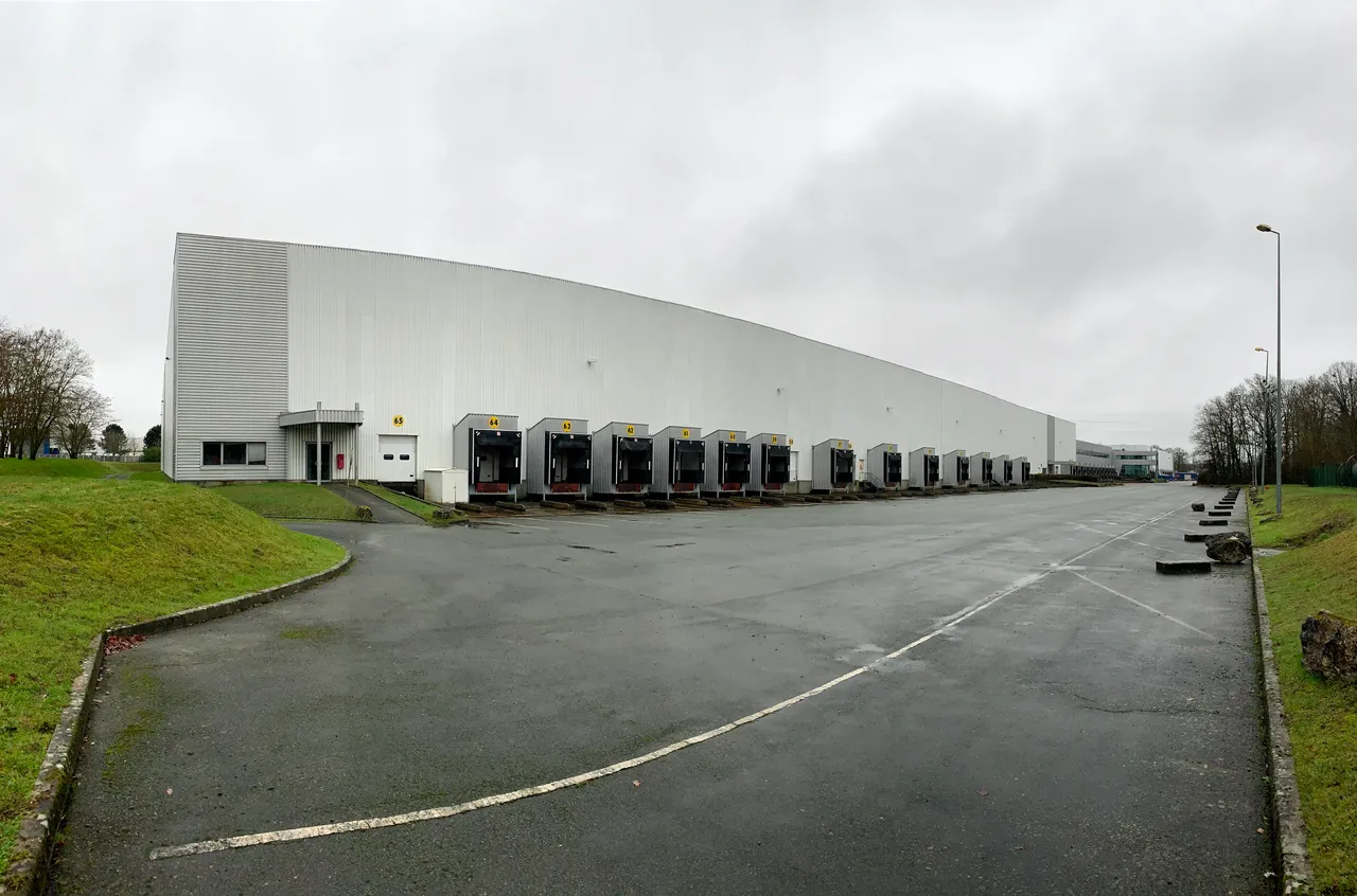 logistics - Logistics Warehouse For Rent - gallery - 3