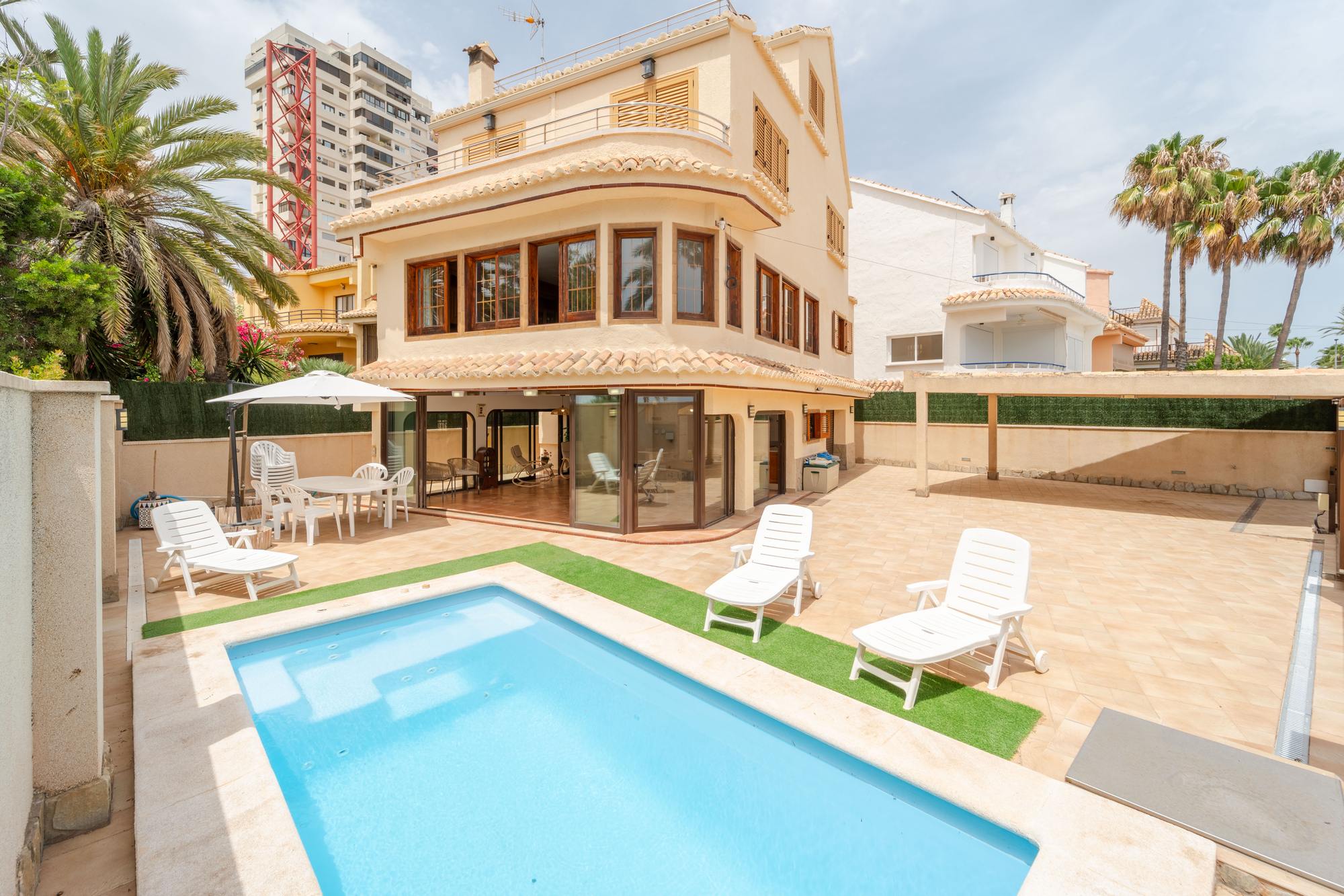living - Propiedad de lujo en primera línea de mar en alquiler en Pobla de Farnals - gallery thumbnail - 2