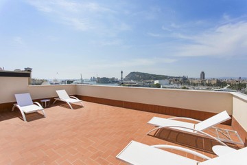 living - Ático de 103m² con 40m² terraza en venta en Barceloneta - featured