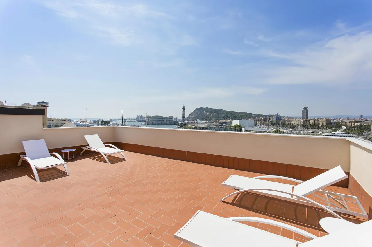 living - Ático de 103m² con 40m² terraza en venta en Barceloneta - gallery - 2