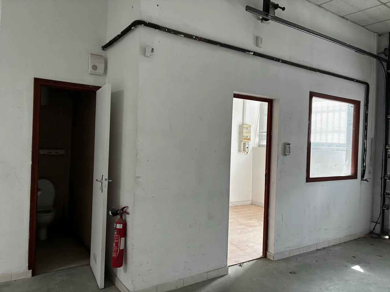 logistics - Light Industrial Premises / Offices For Rent - gallery - 4