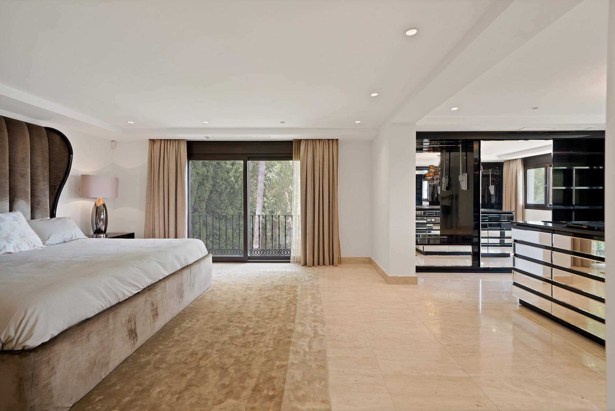 living - 660m² house / villa with 151m² terrace for sale in Benahavís - gallery thumbnail - 9