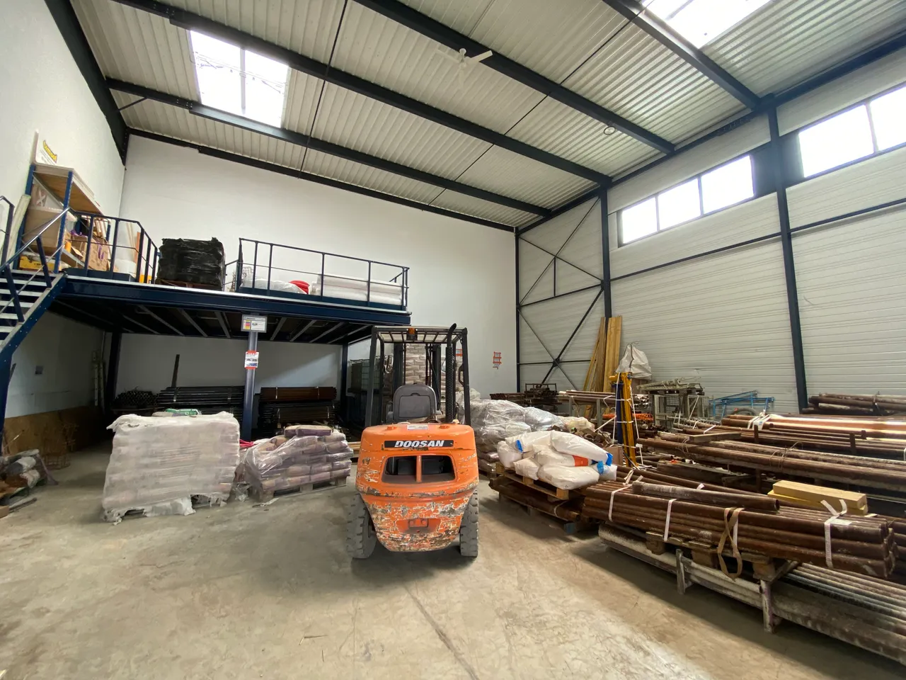 logistics - Activités / Bureaux À Louer - gallery - 2