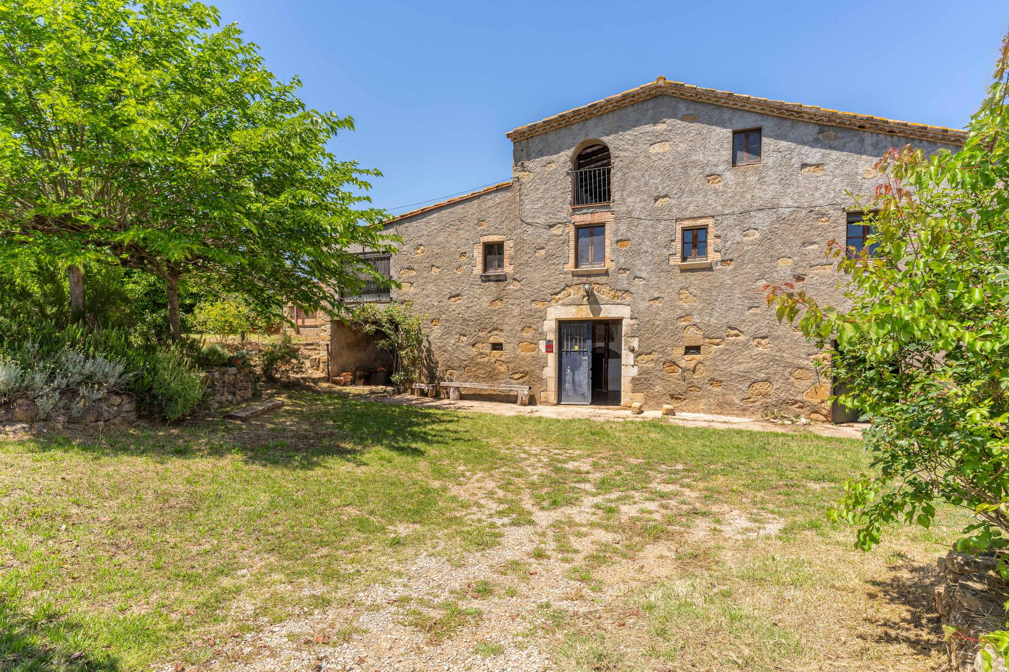 living - Casa rural de 480m² en venta en Baix Empordà, Girona - gallery thumbnail - 7