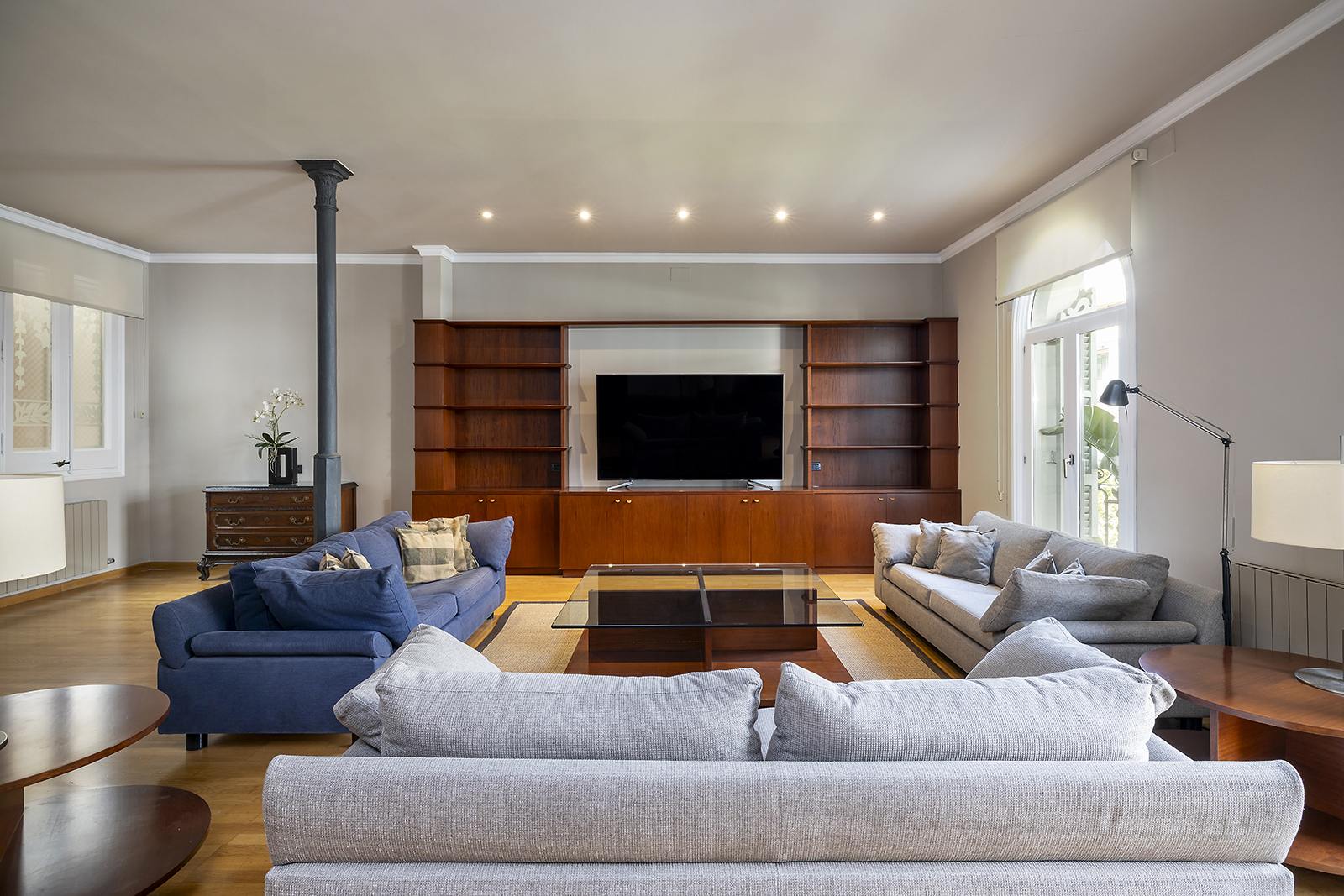 living - 200m² apartment for rent in Eixample Right, Barcelona - featured