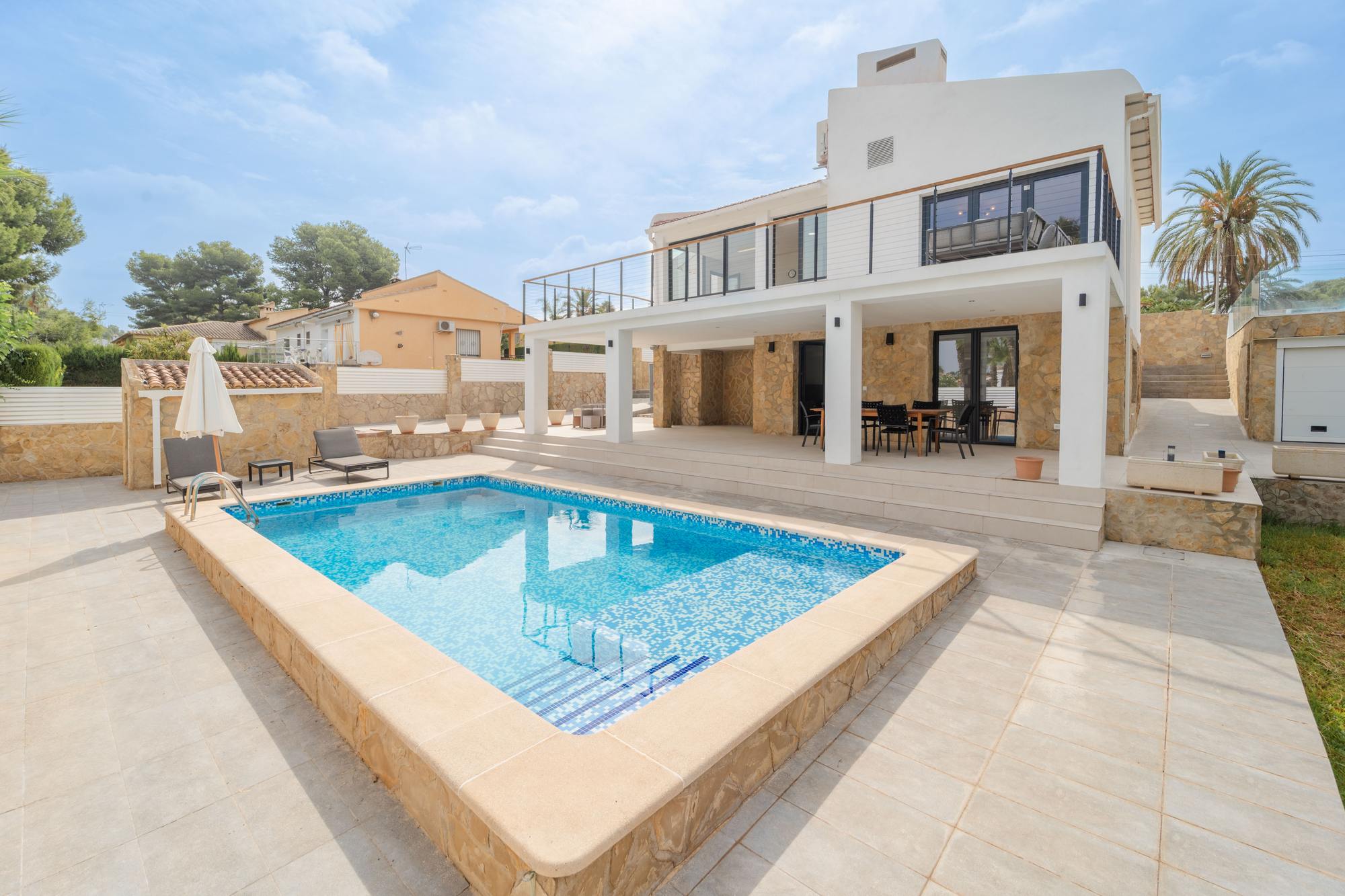 living - 322m² house / villa with 40m² terrace for sale in La Eliana - gallery thumbnail - 1