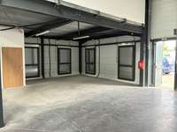 logistics - Light Industrial Premises / Offices For Rent - gallery thumbnail - 8