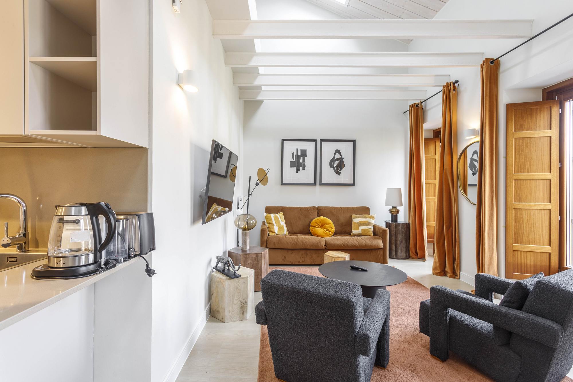 living - 133m² apartment with 7m² terrace for rent in Malasaña - gallery thumbnail - 4