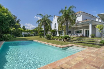 living - 839m² house / villa with 700m² garden for sale in San Pedro de Alcántara - featured