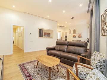 living - Piso de 169m² en venta en El Born, Barcelona - featured