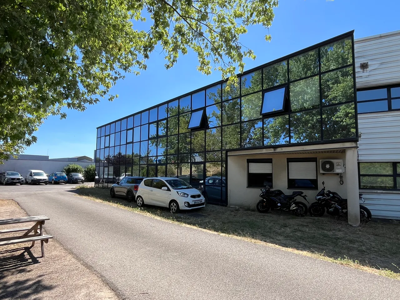 logistics - Light Industrial Premises / Offices For Rent - gallery - 2
