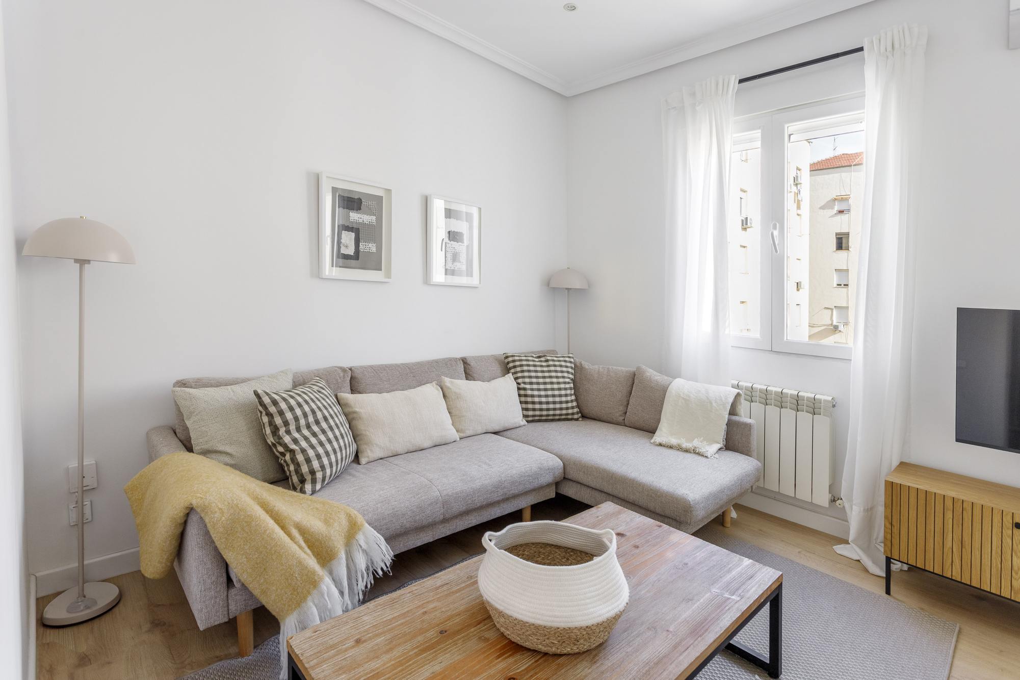 living - 85m² apartment for rent in Lista, Madrid - gallery thumbnail - 3