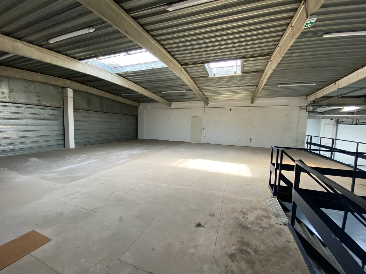 logistics - Entrepôt / Bureaux À Louer - gallery - 9
