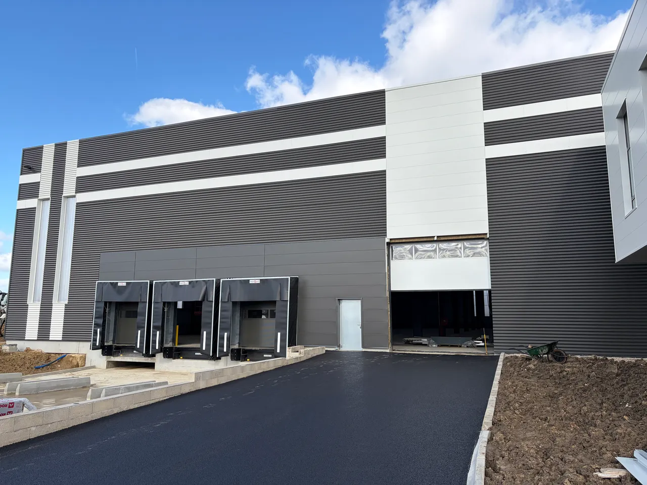 logistics - Light Industrial Premises / Offices For Rent - gallery - 2