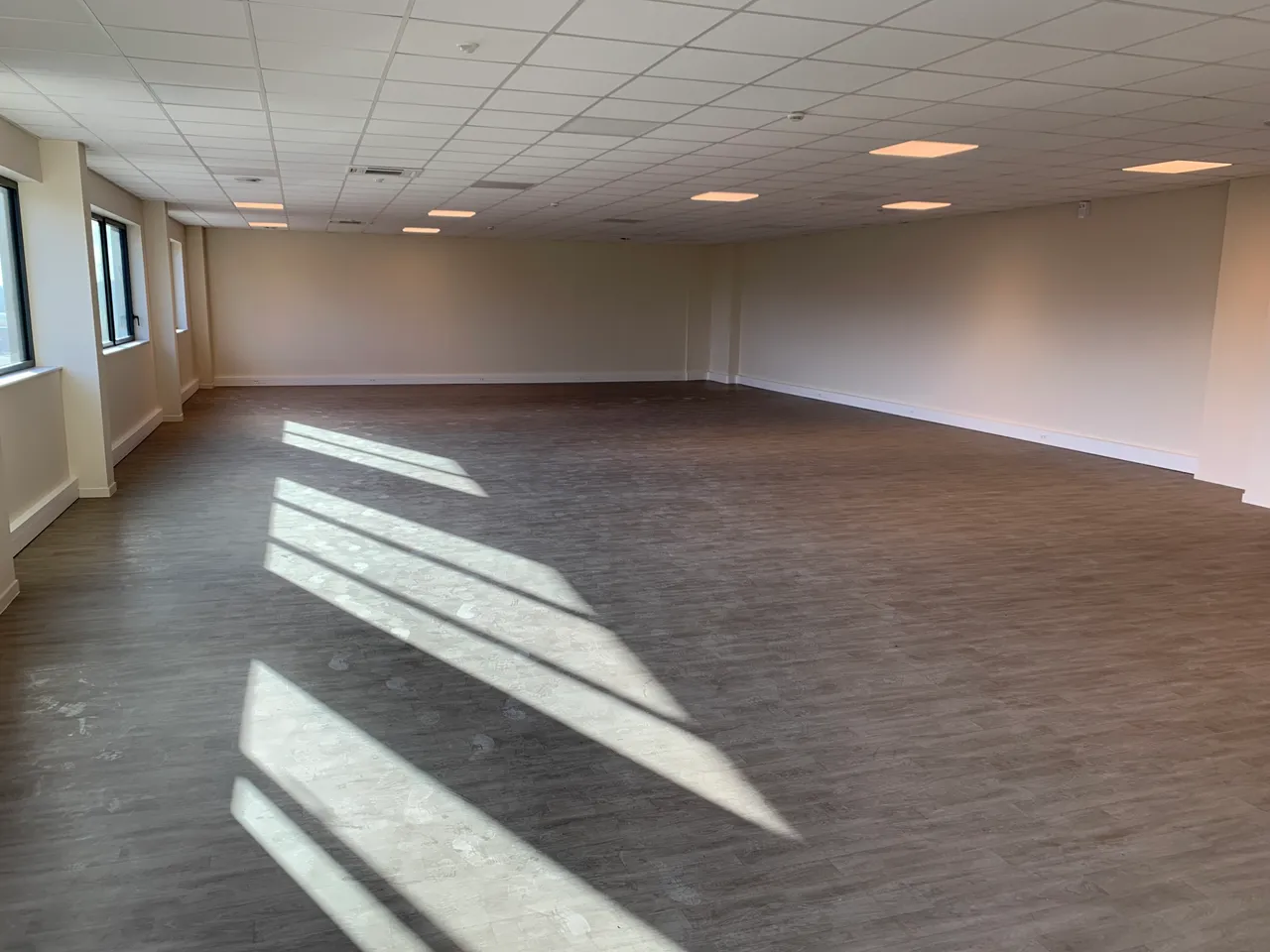 logistics - Warehouse / Offices For Rent - gallery - 3