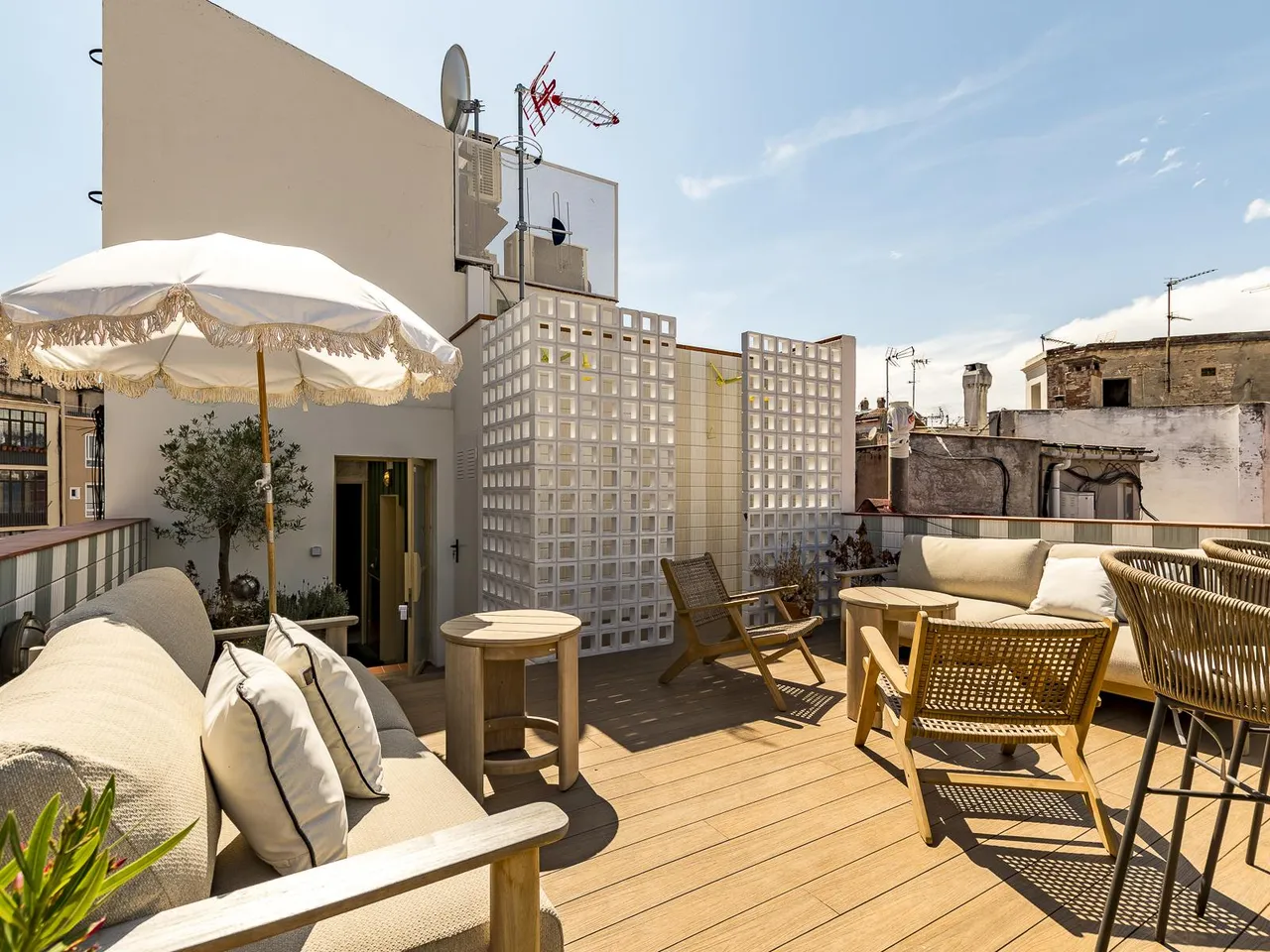 living - Viladomat Boutique Lofts - gallery - 6