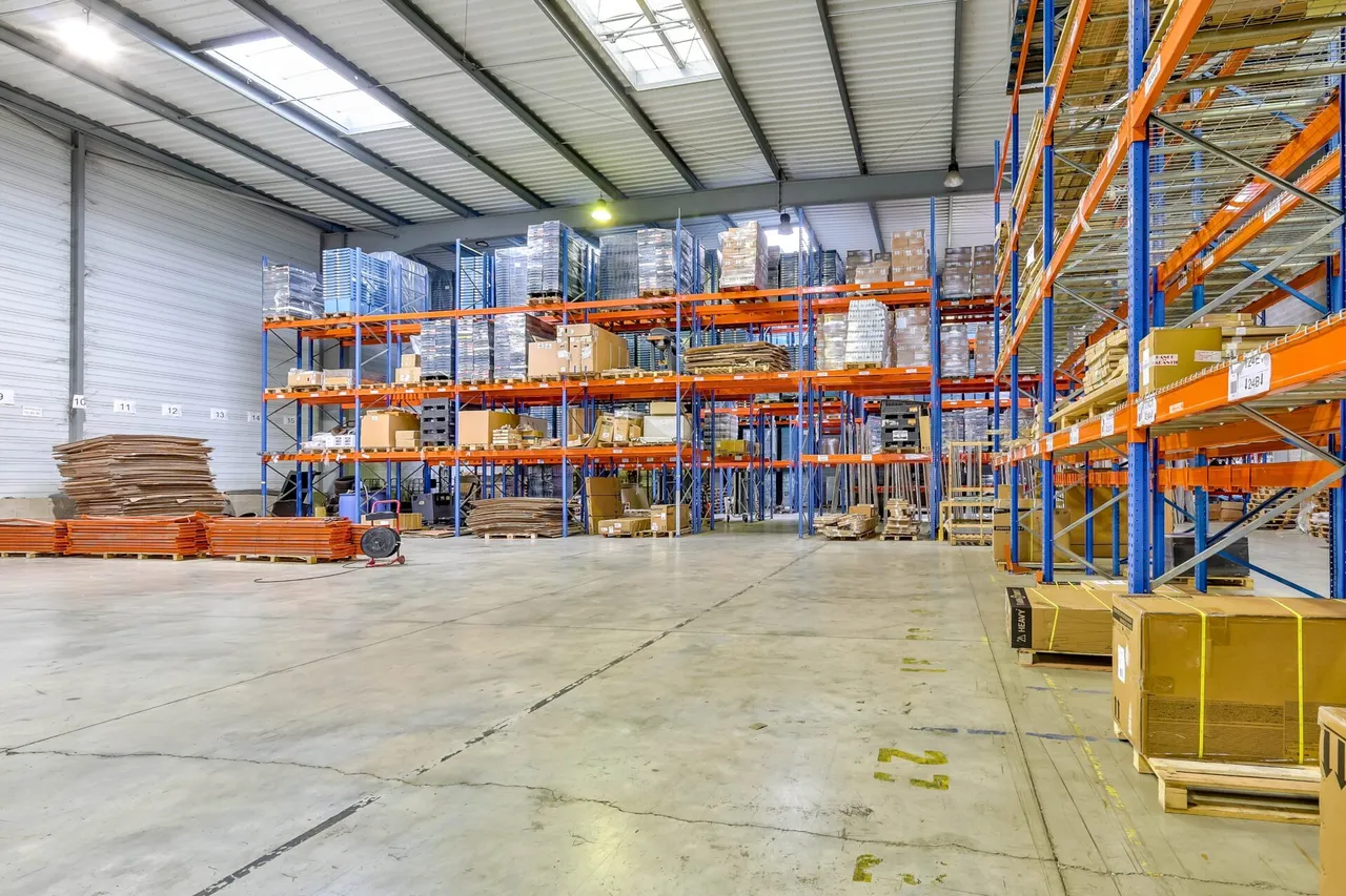 logistics - Warehouse / Offices For Rent - gallery - 2