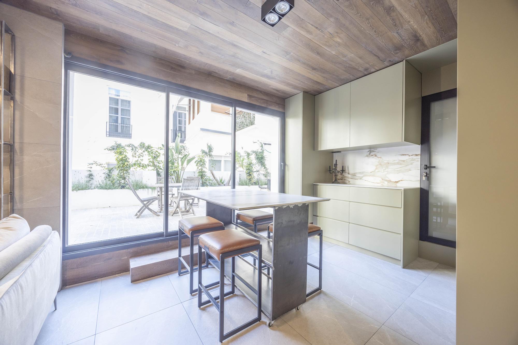 living - 60m² office with 80m² terrace for sale in Sant Francesc - gallery thumbnail - 6