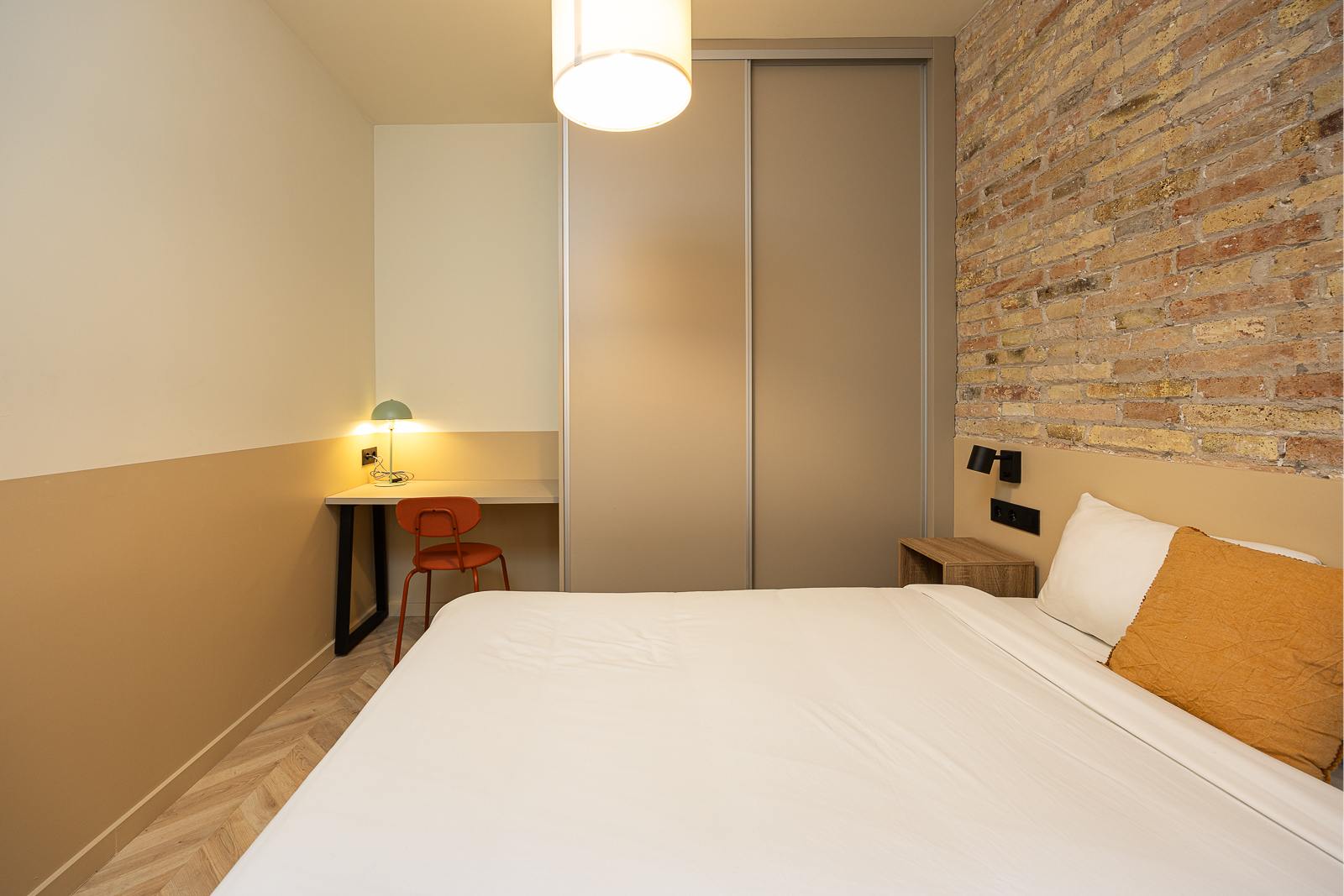 living - Piso de 78m² en venta en El Raval, Barcelona - gallery thumbnail - 7
