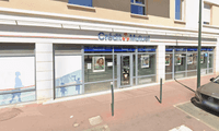 retail - Shop At The Foot Of The Building For Rent - gallery thumbnail - 2