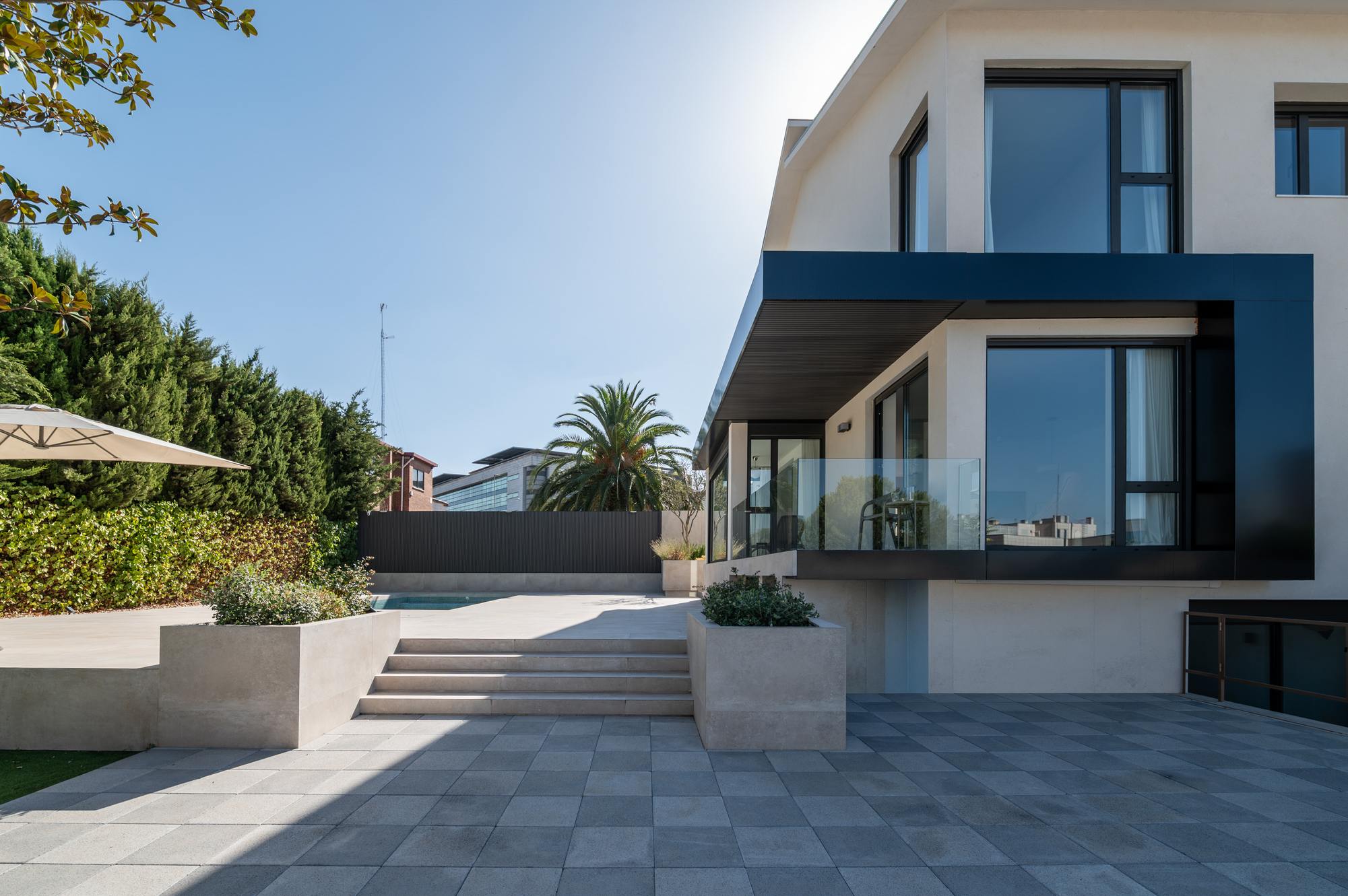 living - Casa / villa de 243m² con 9m² terraza en venta en El Soto de la Moraleja - featured