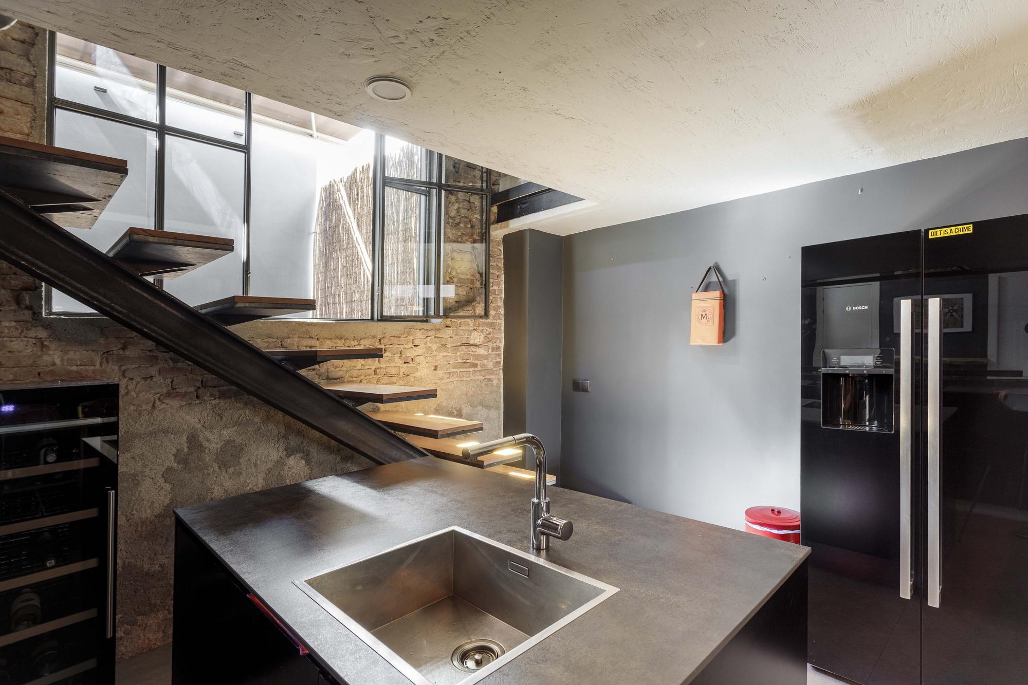living - Loft de 225m² en alquiler en Embajadores, Madrid - gallery thumbnail - 6