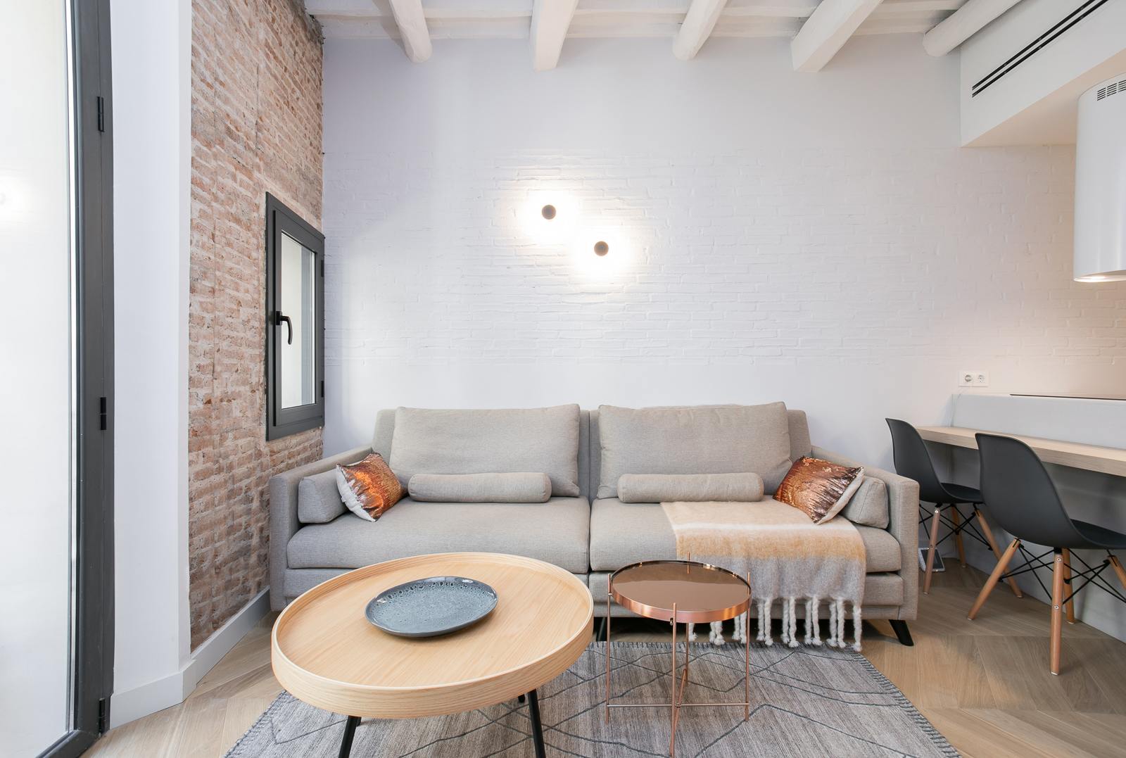 living - 76m² apartment for rent in El Born, Barcelona - gallery thumbnail - 4