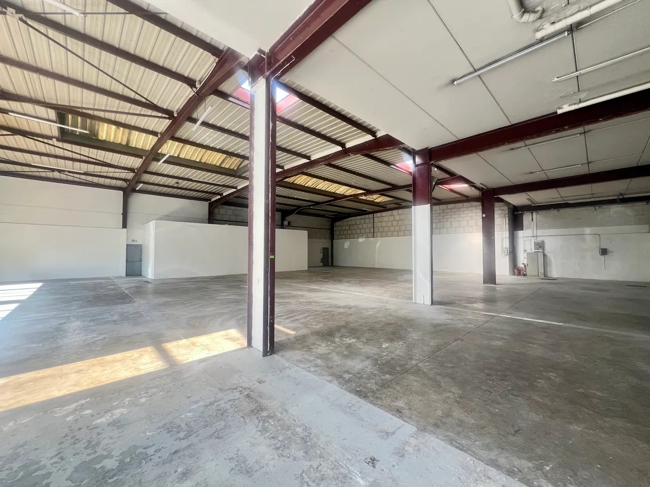 logistics - Light Industrial Premises / Offices For Rent - gallery - 10